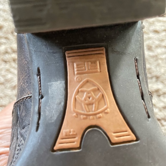 Ariat short boots size 6. Rarely worn. - Picture 5 of 5